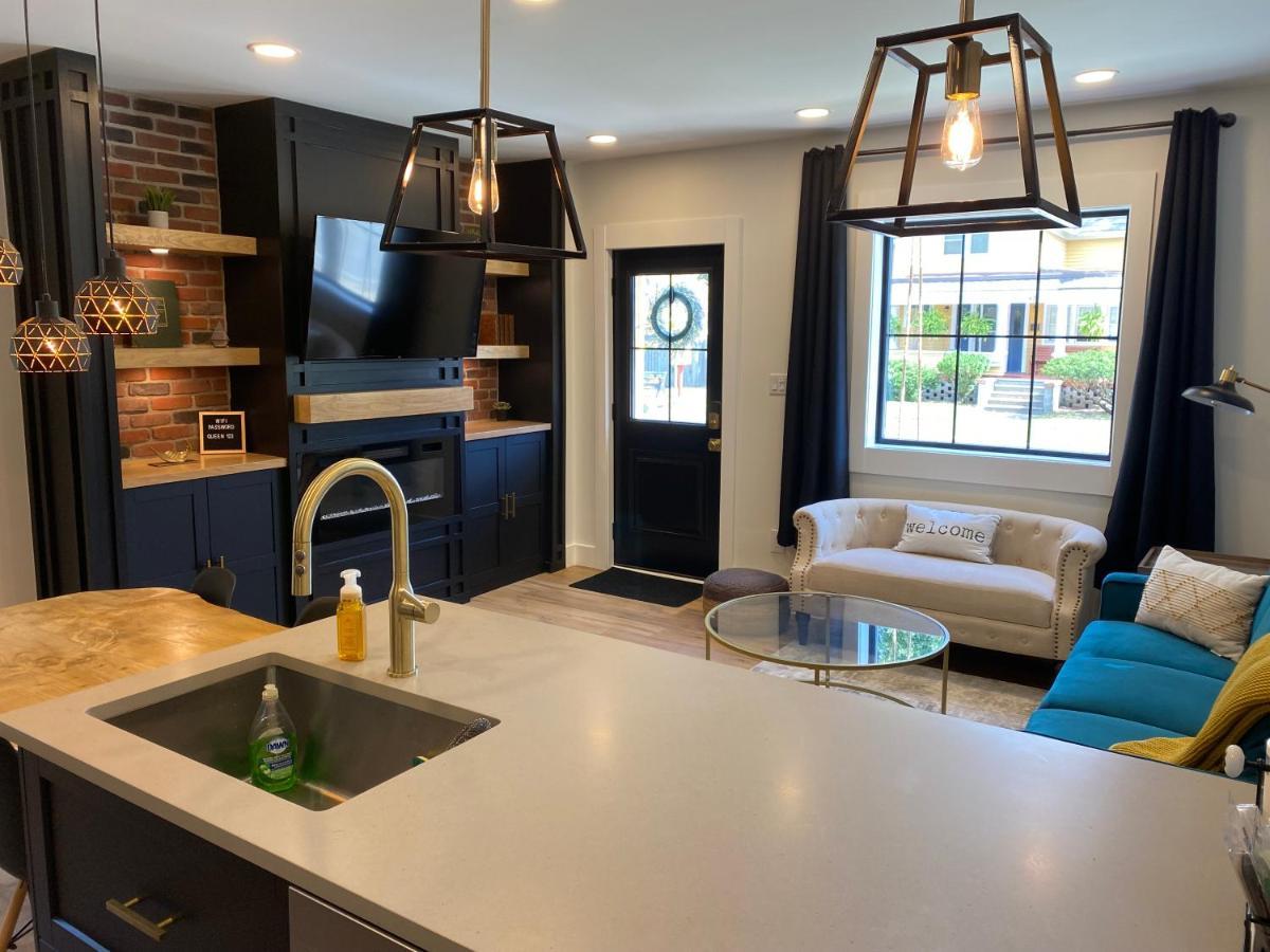 Stylish Downtown Kingsville Getaway With Putting Green, Firepit & Games Экстерьер фото