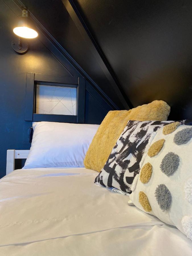 Stylish Downtown Kingsville Getaway With Putting Green, Firepit & Games Экстерьер фото